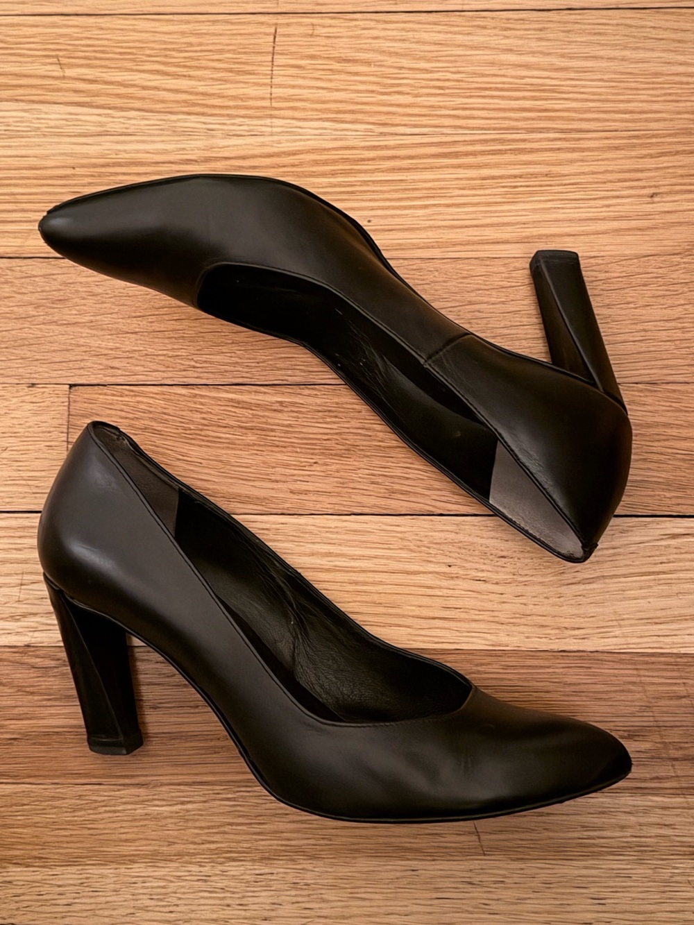 Robert Clergerie Black Leather tapered Heel Pumps